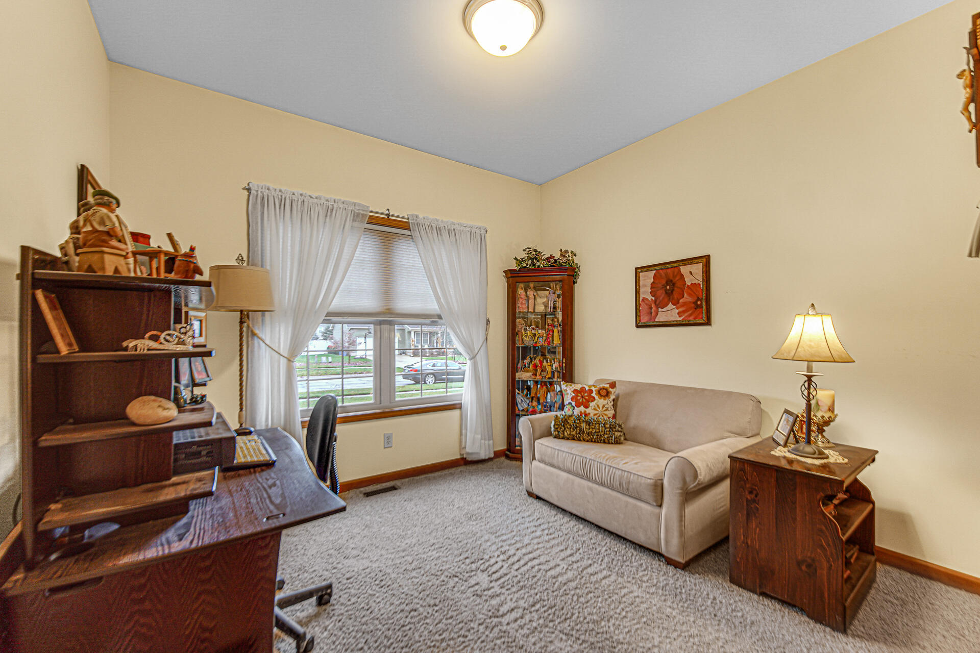 3252 Mockingbird Lane Valparaiso, IN 46383 - Photo 14 of 23 a living room with furniture and a flat screen tv