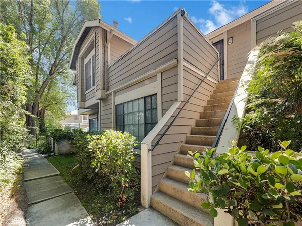 $430,000 | 11350 Foothill Boulevard, Unit 15, Sylmar, CA 91342