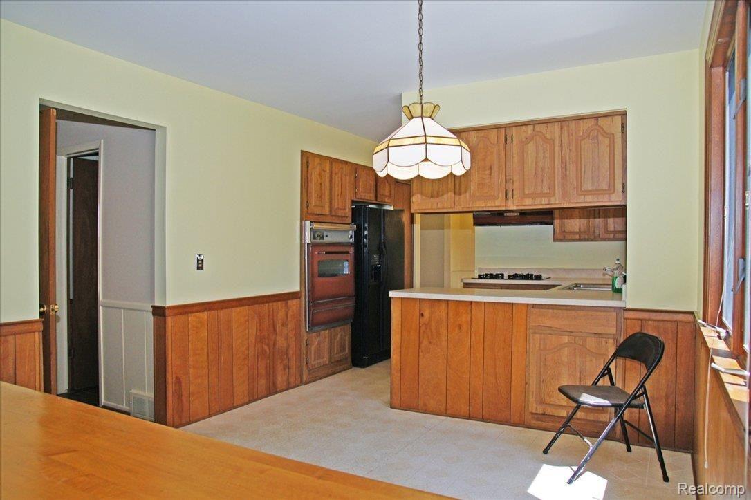 1697 Nantucket Road Plymouth, MI 48170 - Photo 10 of 21 Kitchen