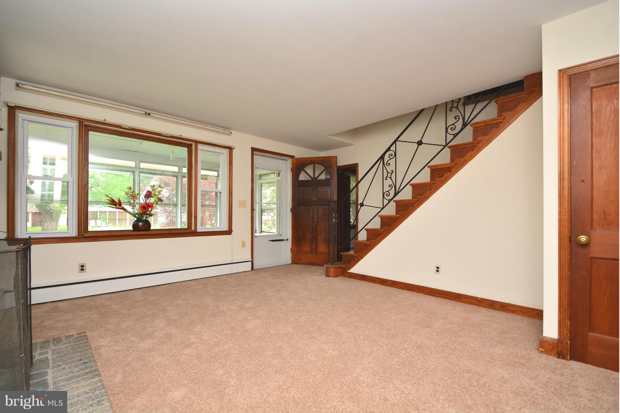 8010 Highpoint Road Baltimore, MD 21234 - Photo 5 of 30 Living Room