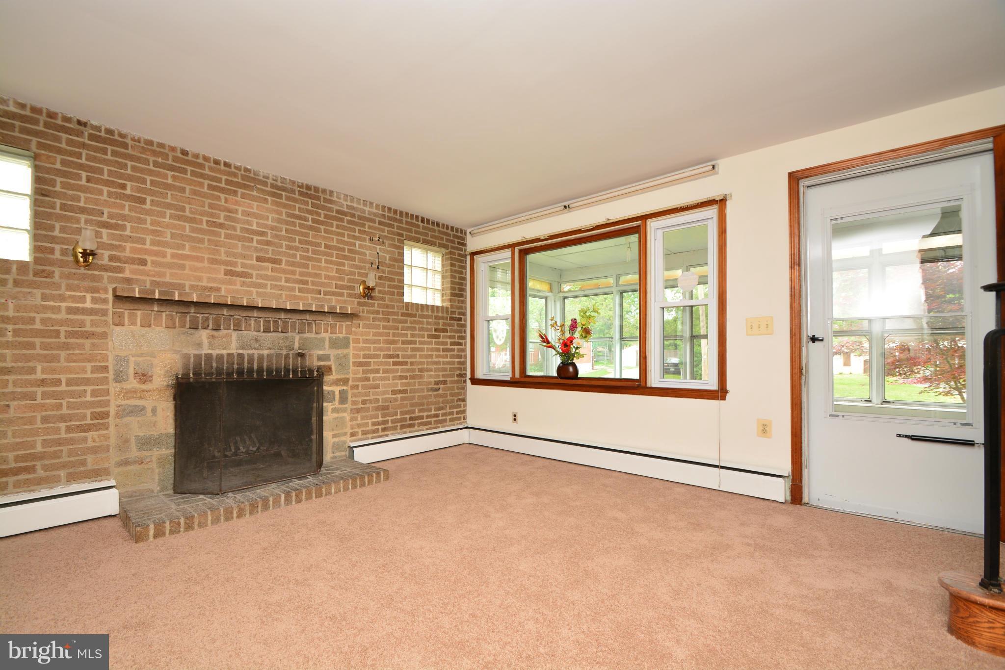 8010 Highpoint Road Baltimore, MD 21234 - Photo 6 of 30 Living Room