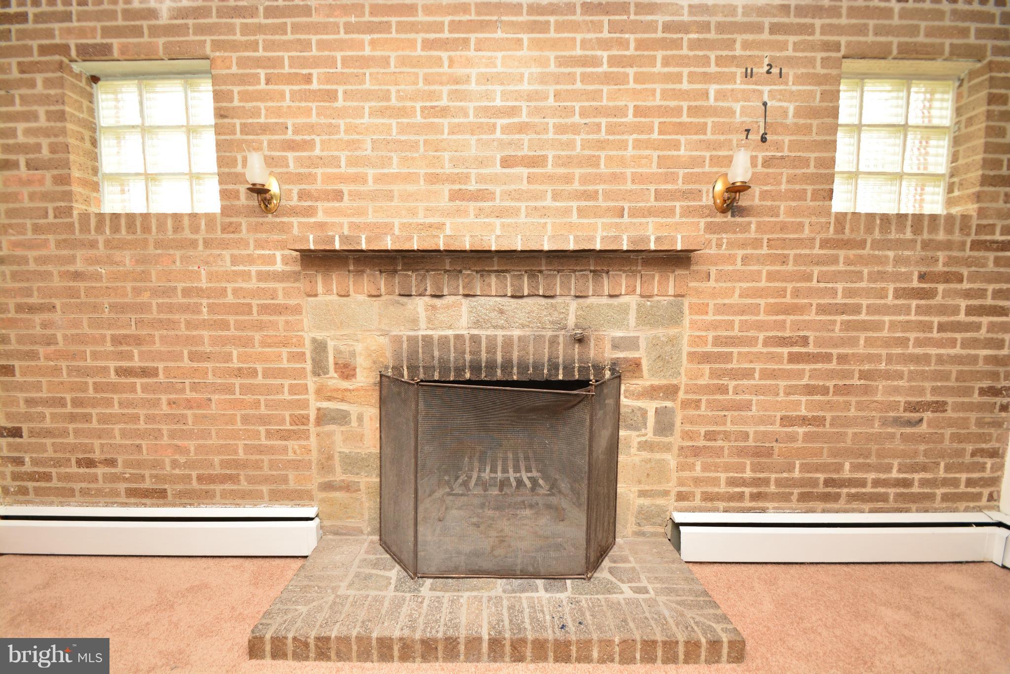 8010 Highpoint Road Baltimore, MD 21234 - Photo 7 of 30 Living Room