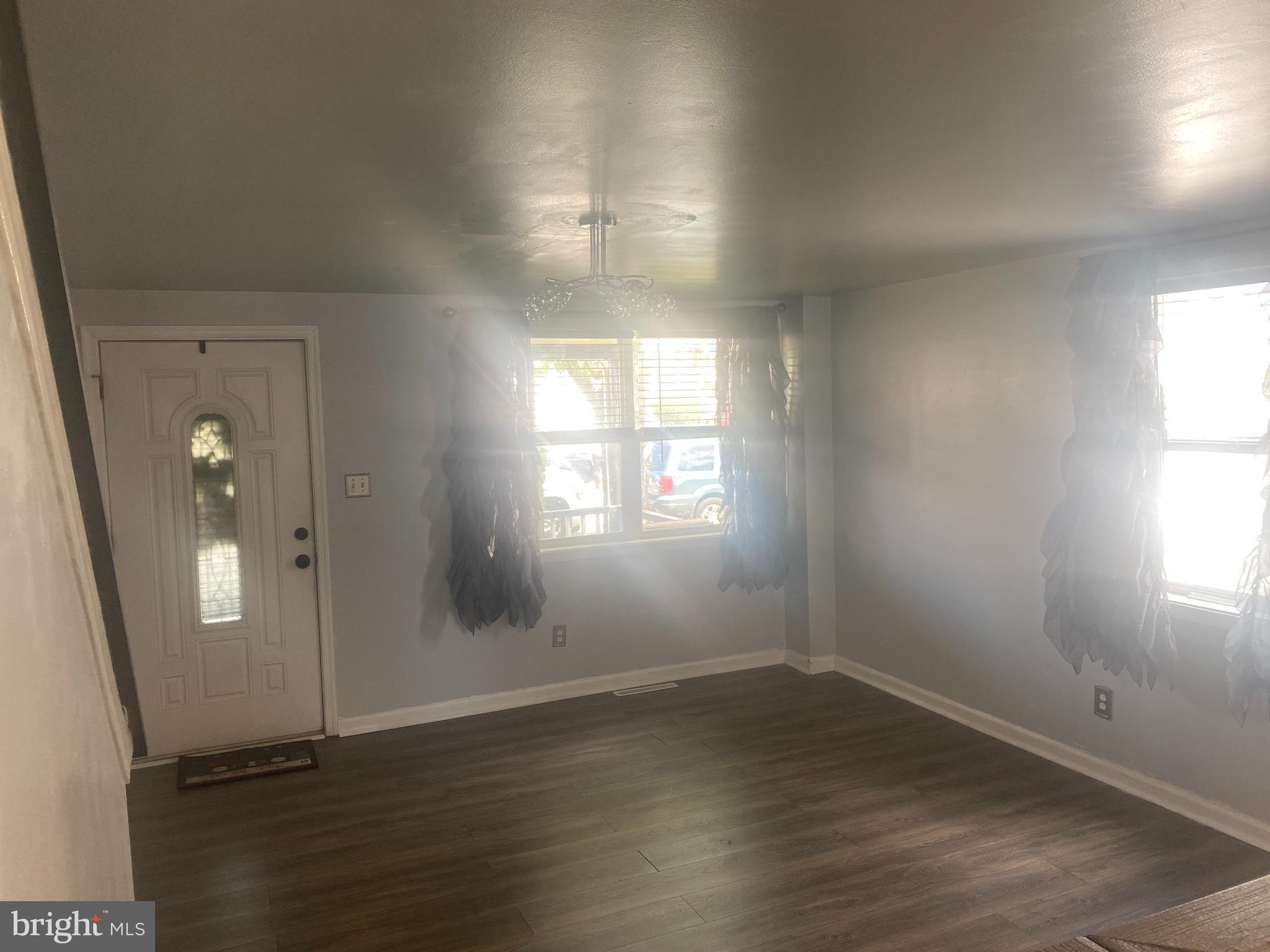 2660 Norland Road Baltimore, MD 21230 - Photo 7 of 27 Bright and open Living Rm.