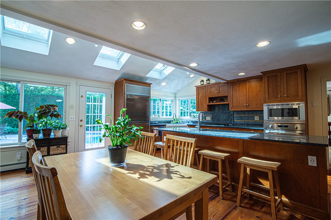 8 Simmons Road Barrington, RI 02806 - Photo 8 of 46 Gallery Image 8
