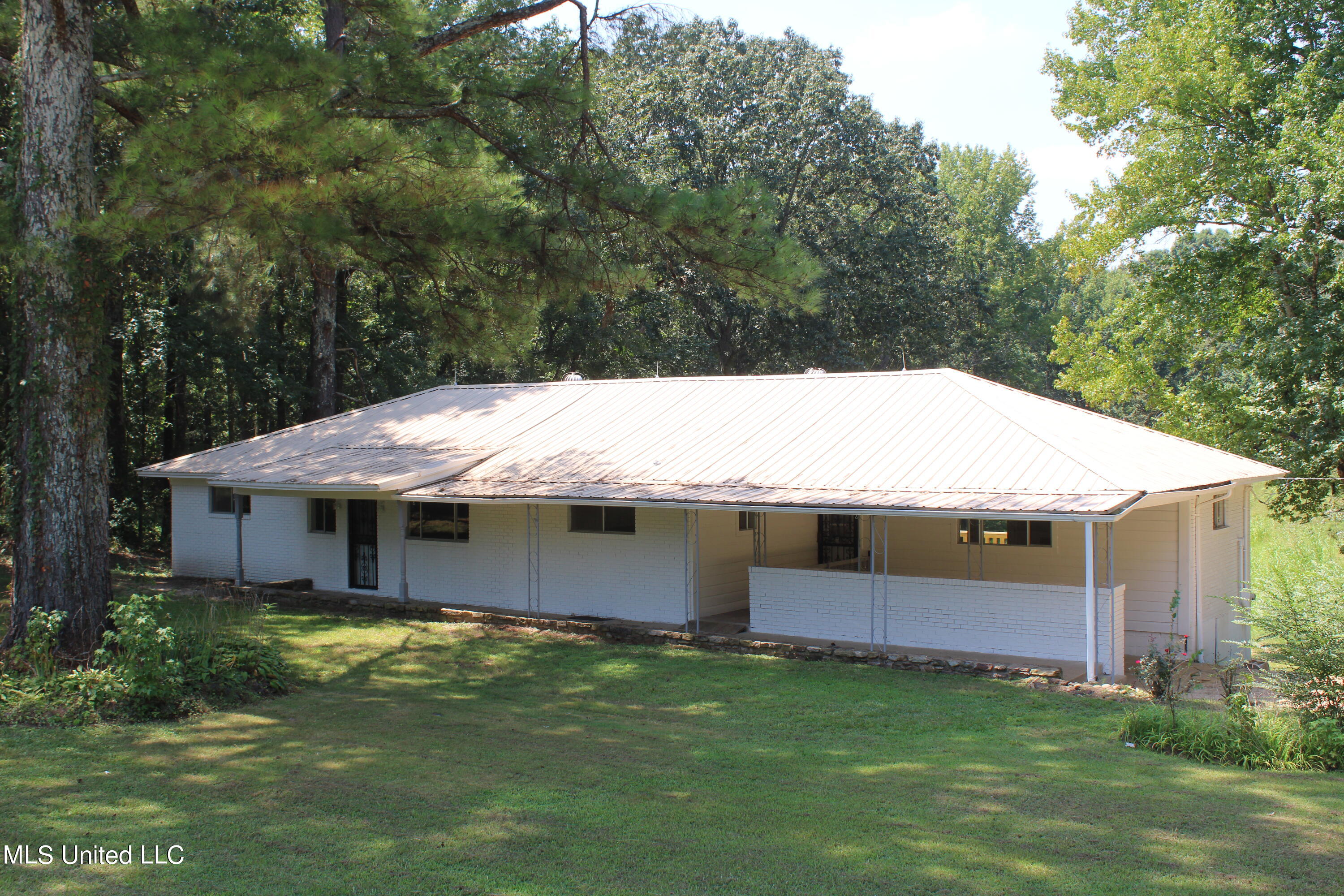 330 Taska Road Red Banks, MS 38661 - Photo 2 of 22 IMG_2151