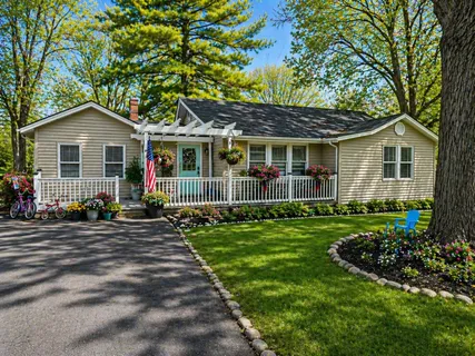 $299,900 | 1105 South Hough Street, Barrington, IL 60010