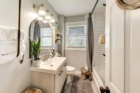 $299,900 | 1105 South Hough Street, Barrington, IL 60010