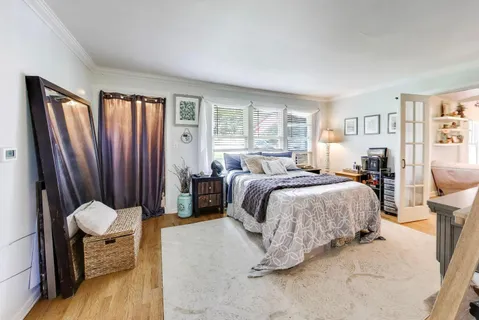 $299,900 | 1105 South Hough Street, Barrington, IL 60010