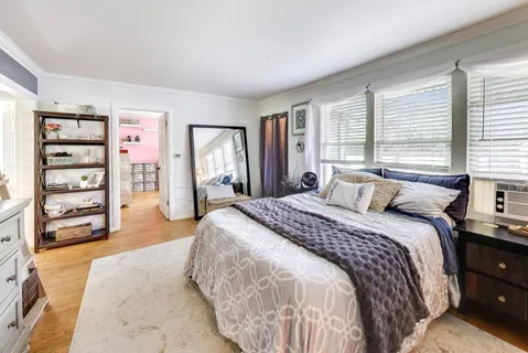 $299,900 | 1105 South Hough Street, Barrington, IL 60010