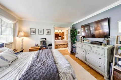 $299,900 | 1105 South Hough Street, Barrington, IL 60010