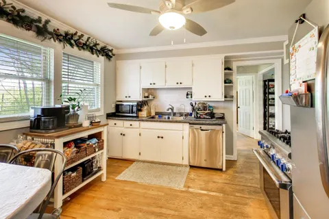 $299,900 | 1105 South Hough Street, Barrington, IL 60010