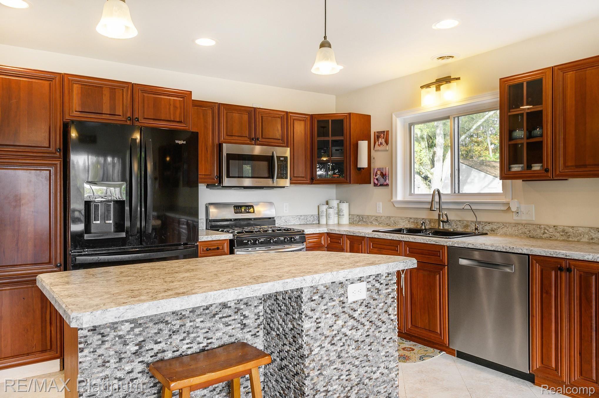 6472 Bullard Road Fenton, MI 48430 - Photo 8 of 24 CNG_4232.jpg
