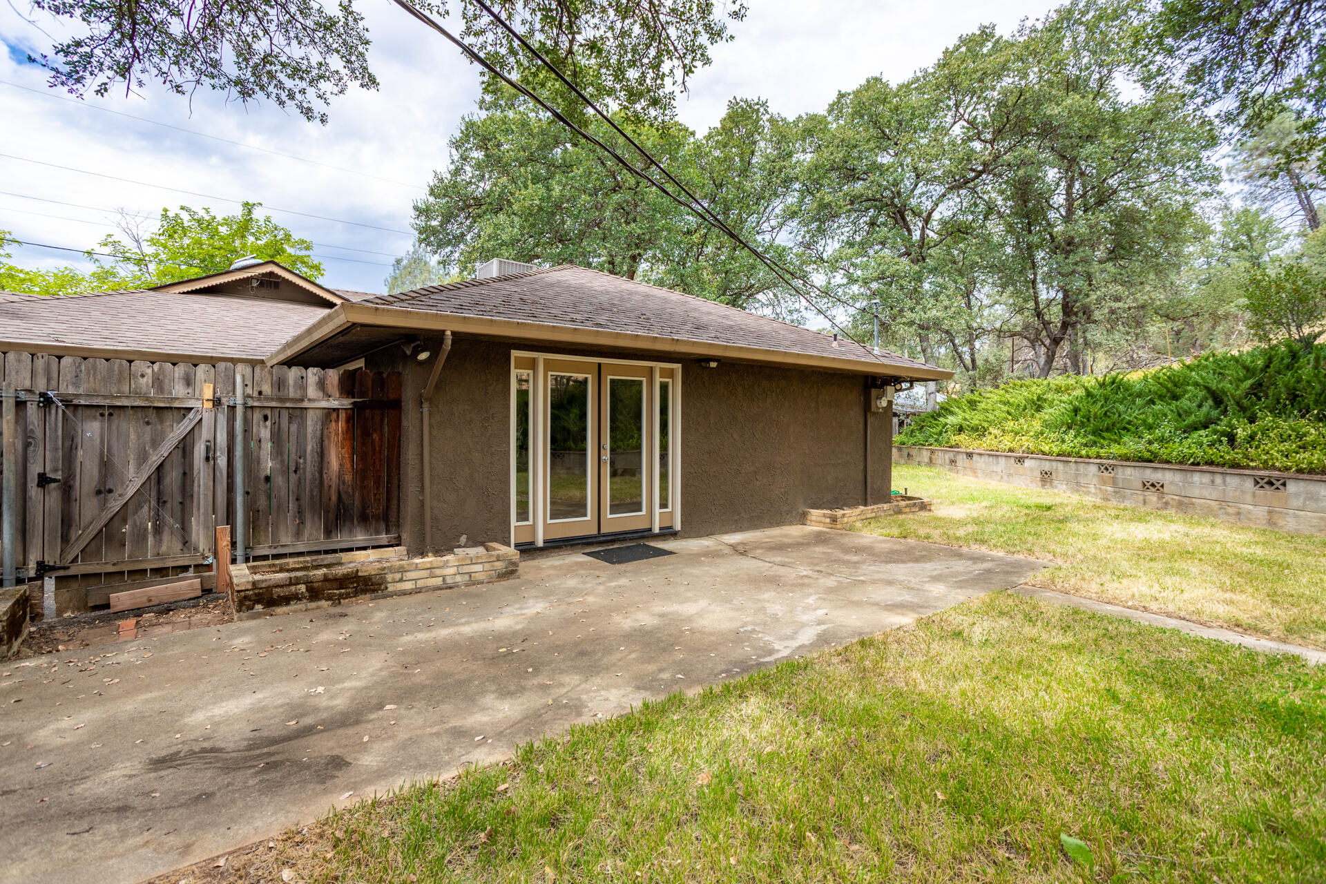 20124 Old Alturas Road Redding, CA 96003 - Photo 29 of 32 Side Yard