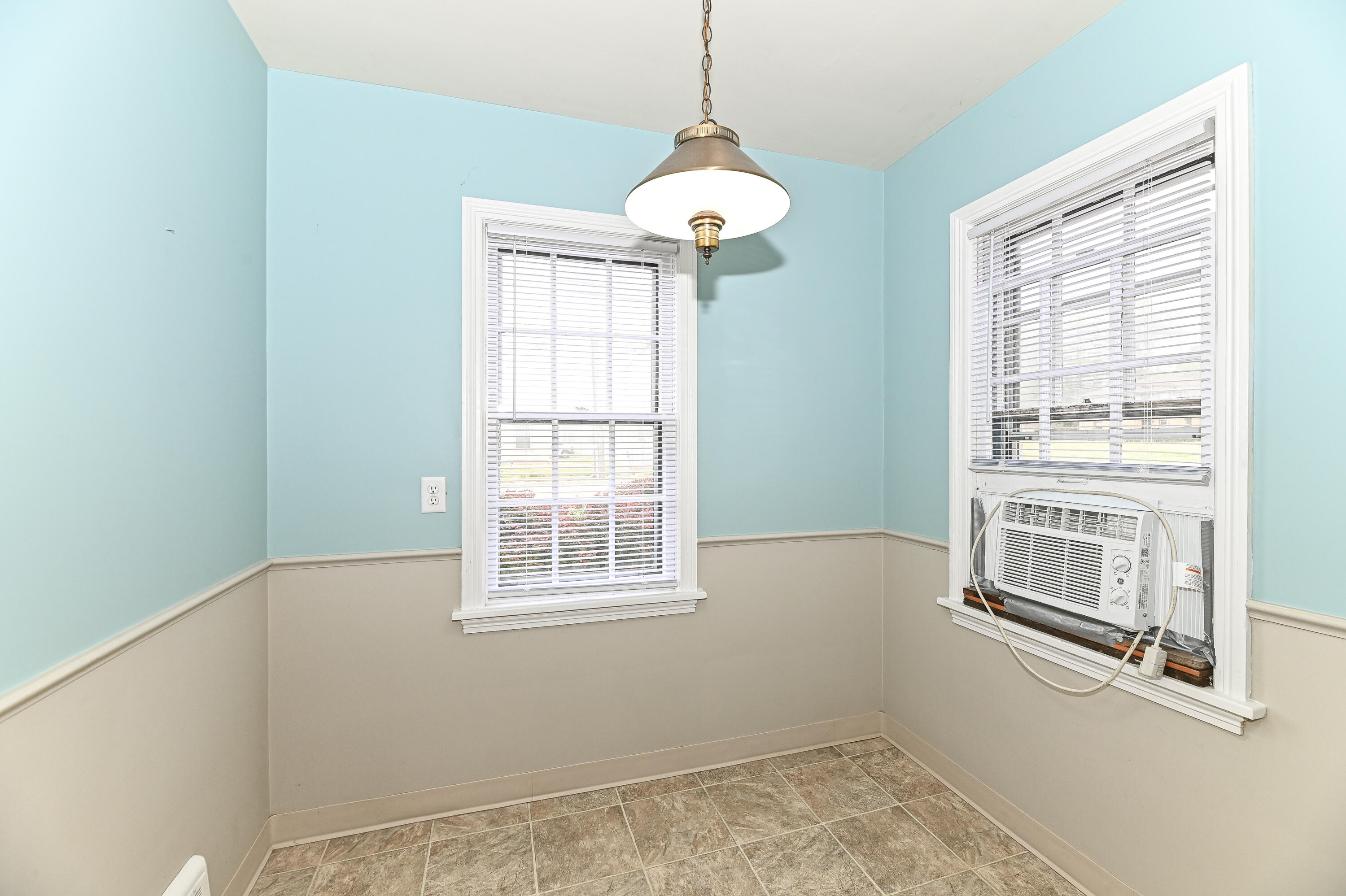 3022 21st Street Racine, WI 53403 - Photo 14 of 30 Dinette cove