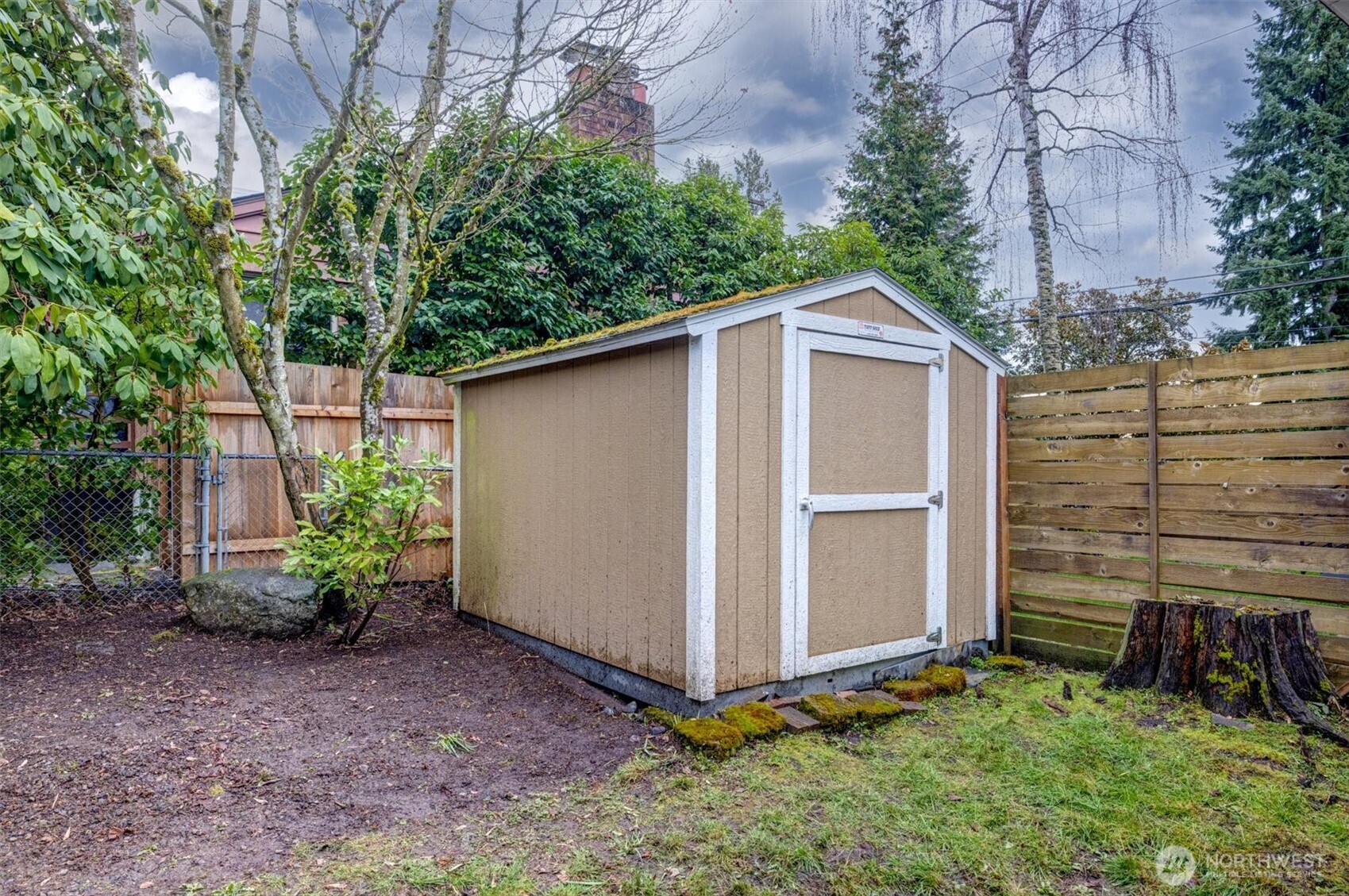 1252 Northeast 89th Street Seattle, WA 98115 - Photo 17 of 18