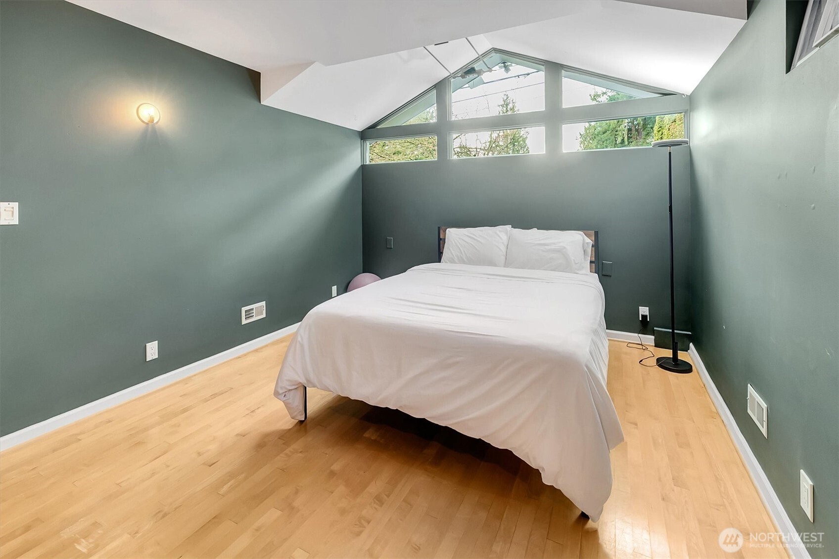 1252 Northeast 89th Street Seattle, WA 98115 - Photo 4 of 18