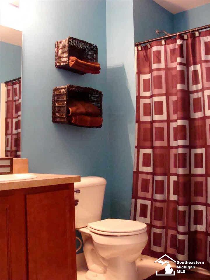 808 Golf Ridge Circle Dundee, MI 48131 - Photo 16 of 17 2nd floor bath