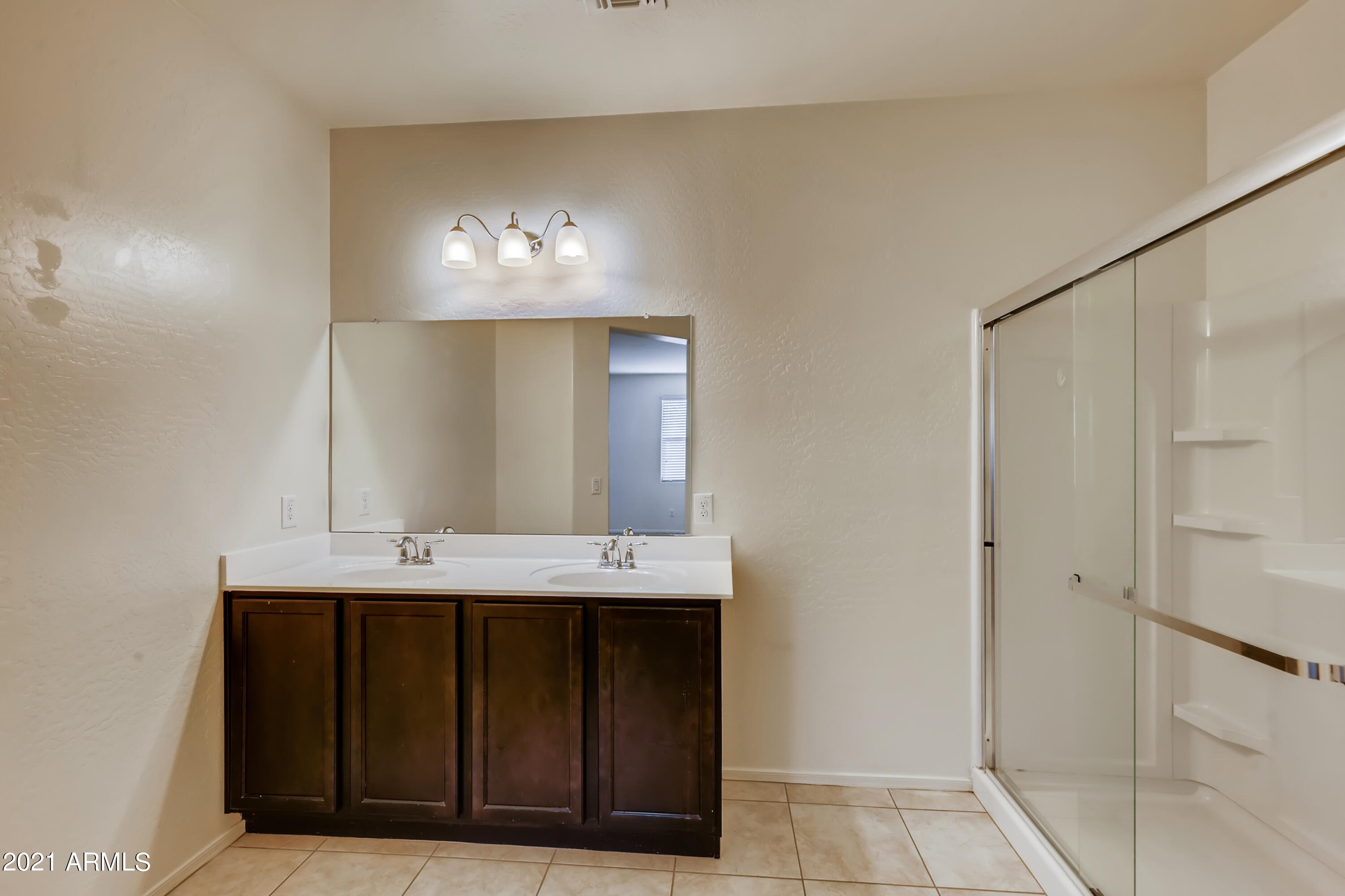 23807 West Chipman Road Buckeye, AZ 85326 - Photo 17 of 33 17-534252196-19 Primary Bathroom