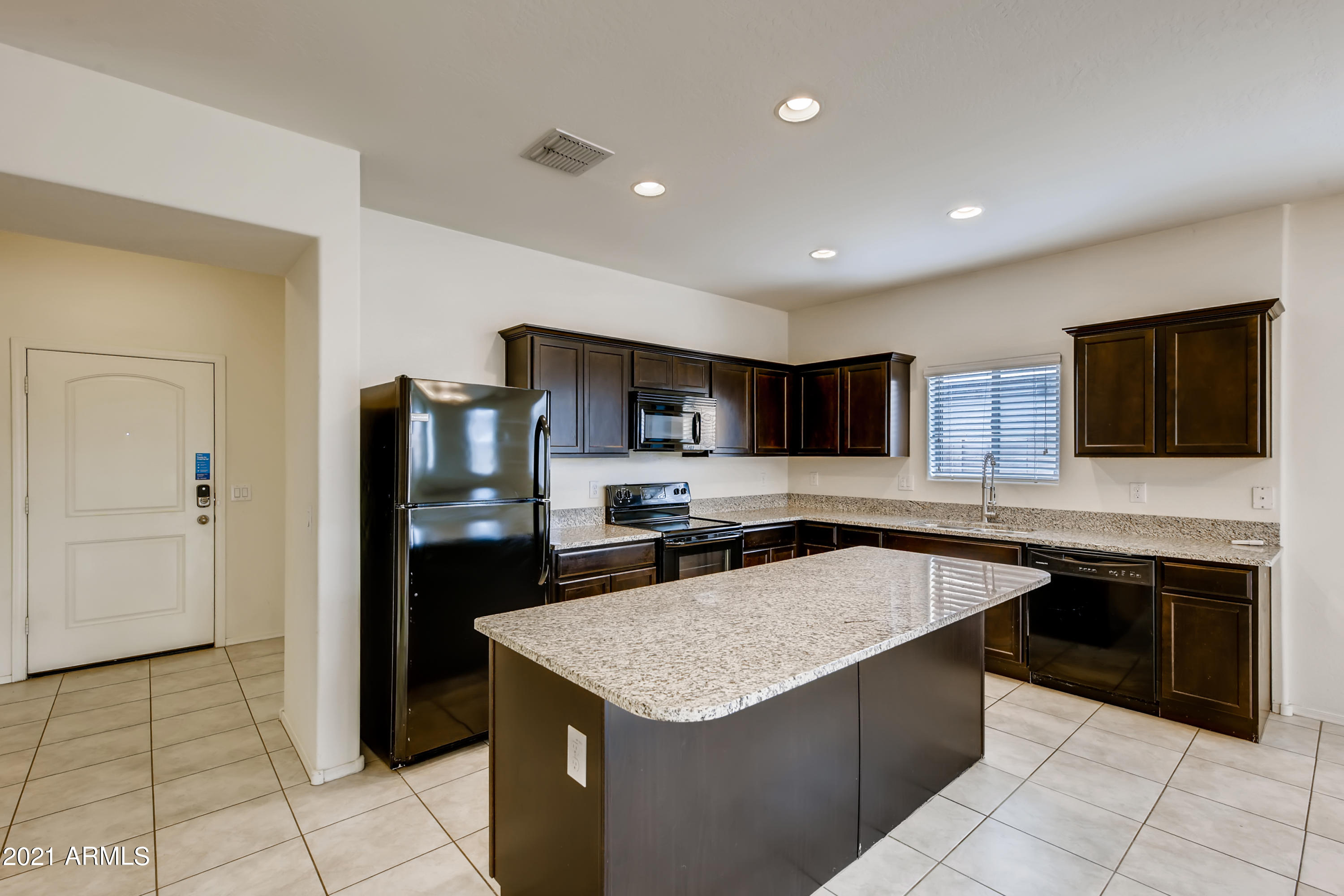 23807 West Chipman Road Buckeye, AZ 85326 - Photo 10 of 33 10-412486006-12 Kitchen