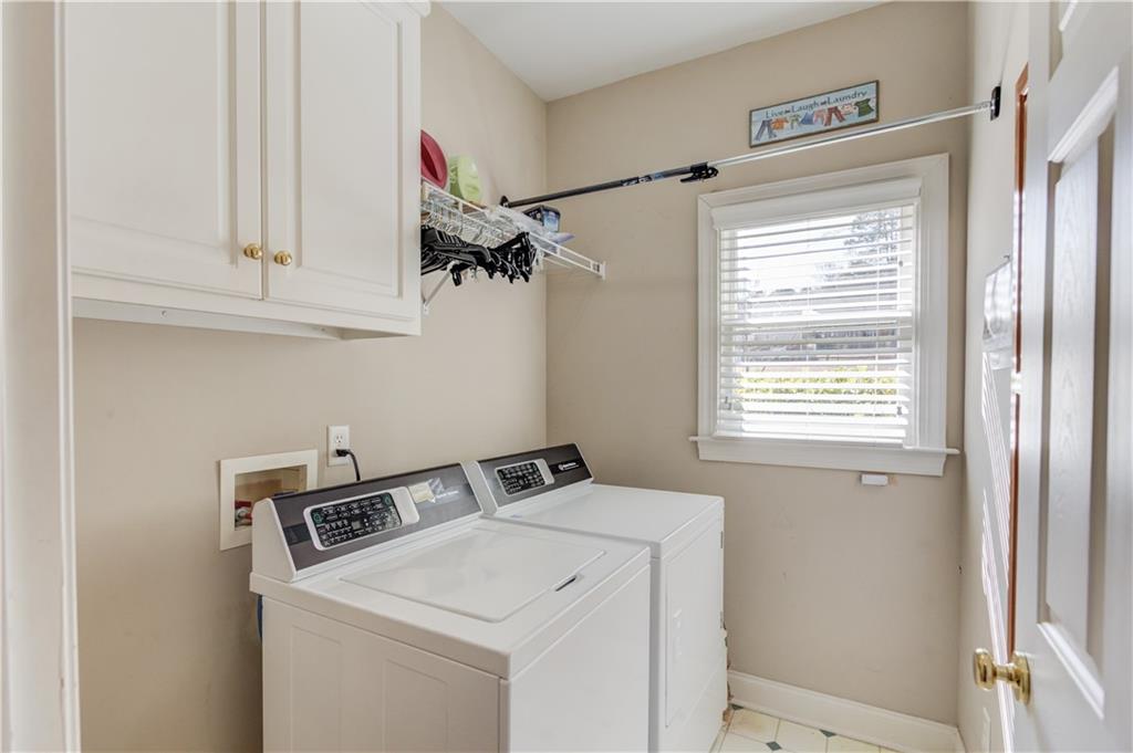 8012 Cypress Point Monroe, GA 30656 - Photo 39 of 67 a utility room with dryer and washer