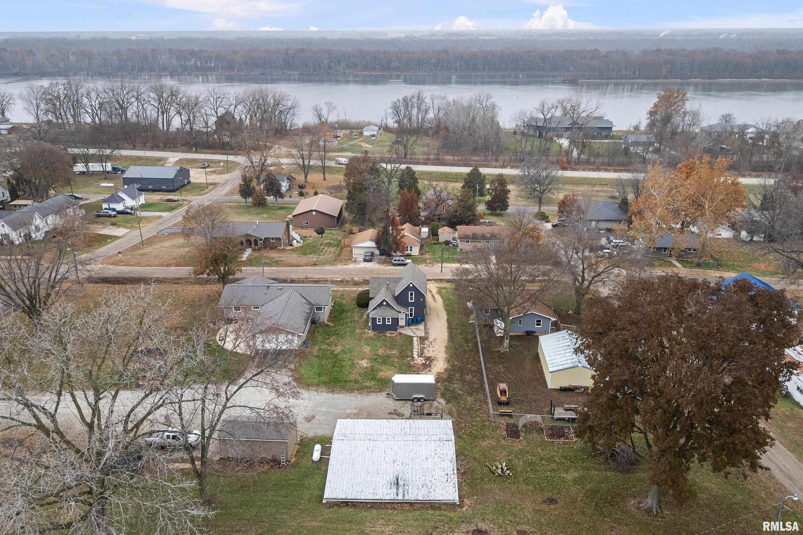 405 North Bluff Street Albany, IL 61230 - Photo 30 of 31 a picture of city view