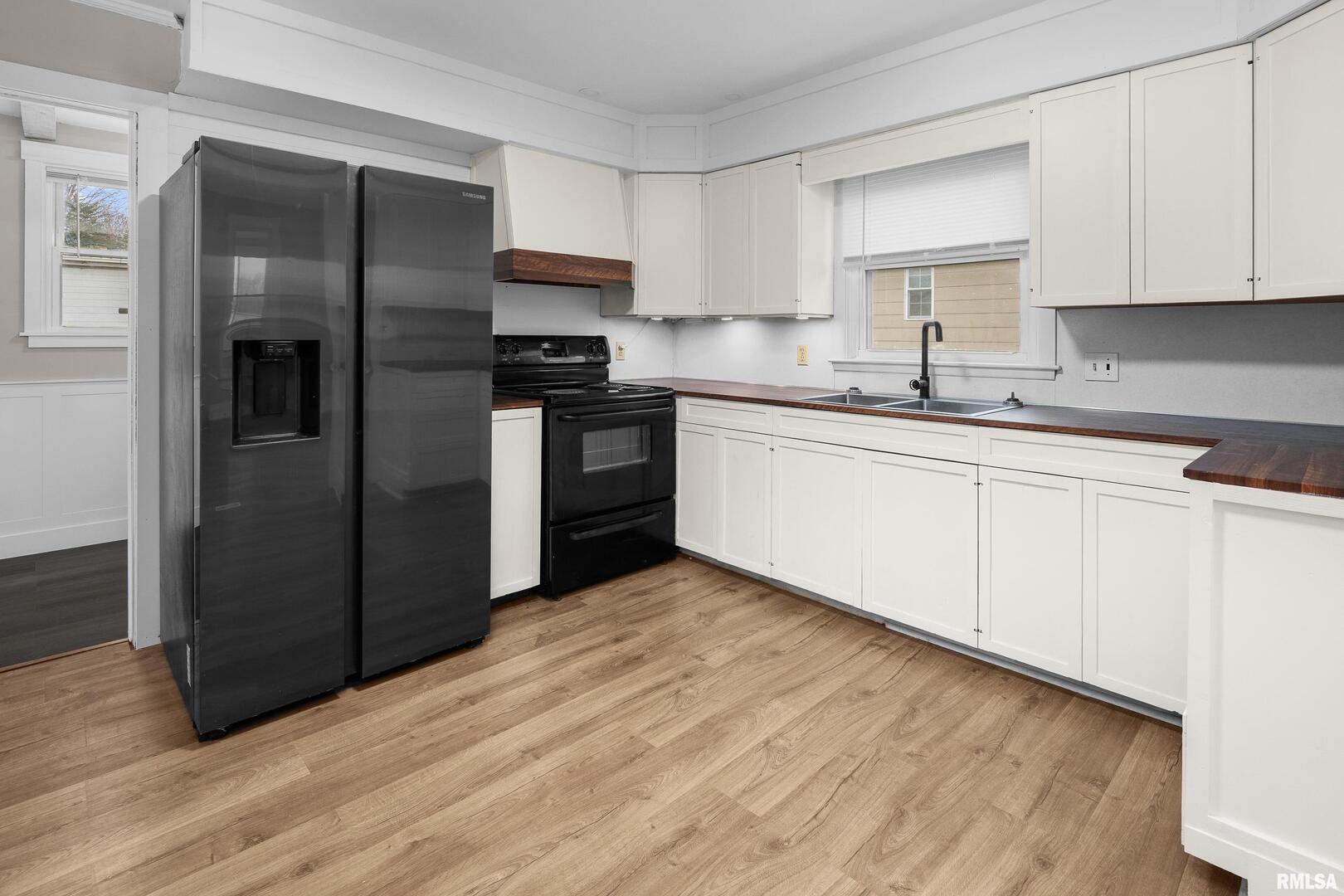405 North Bluff Street Albany, IL 61230 - Photo 4 of 31 a kitchen with granite countertop a refrigerator and a sink
