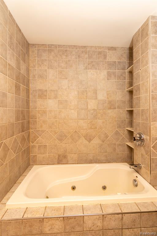 1069 Reid Road Grand Blanc, MI 48439 - Photo 18 of 38