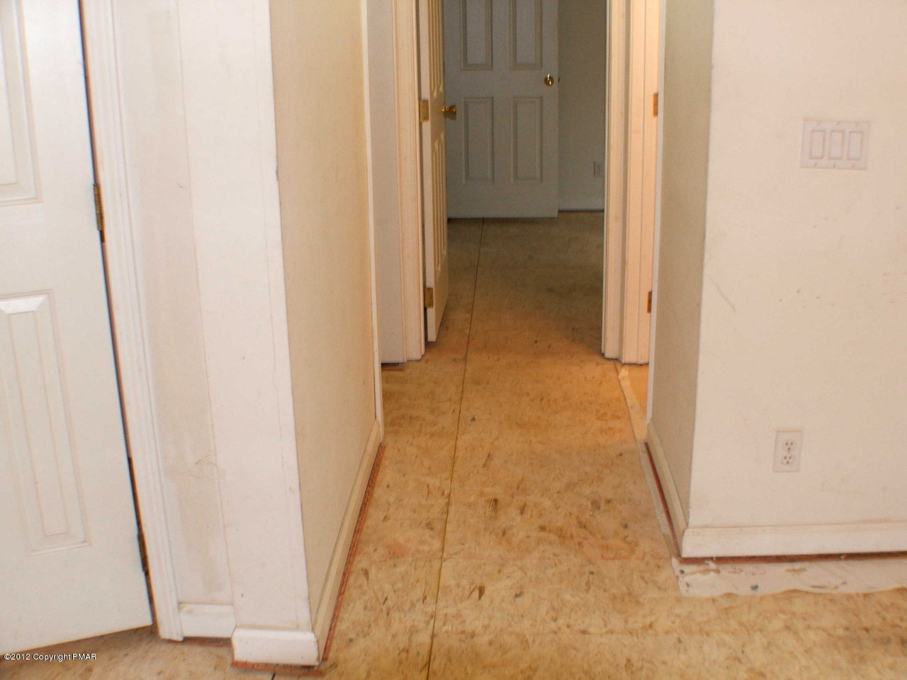 2793-19a Decker Road Bushkill, PA 18324 - Photo 13 of 30 DSCF5085 Hallway Aug 13, 2012