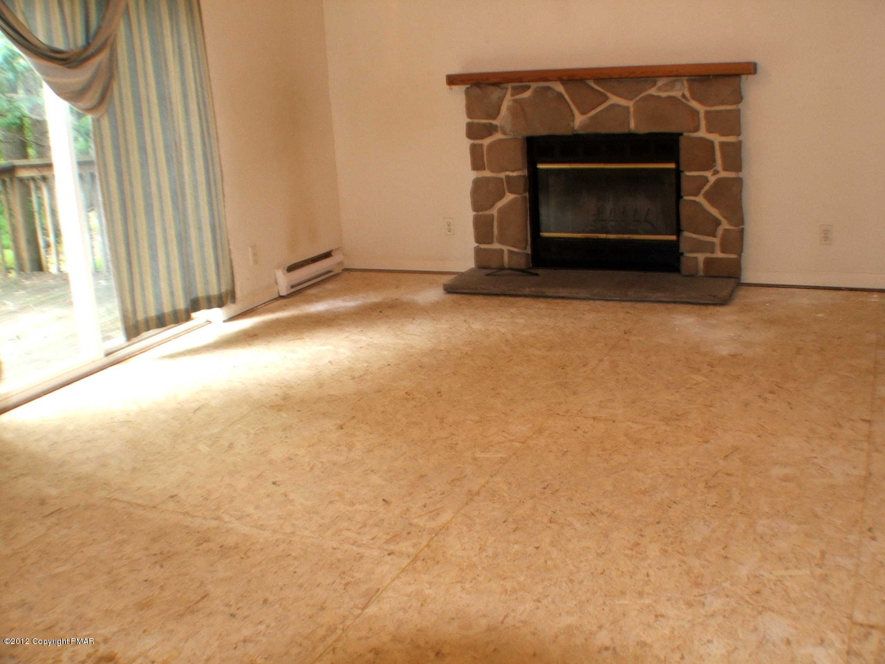 2793-19a Decker Road Bushkill, PA 18324 - Photo 14 of 30 DSCF5092 Family Room Aug 13, 2012