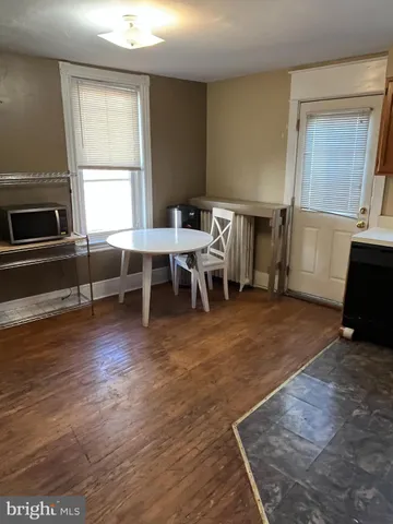 $1,600 | 615 West Avenue, Jenkintown, PA 19046