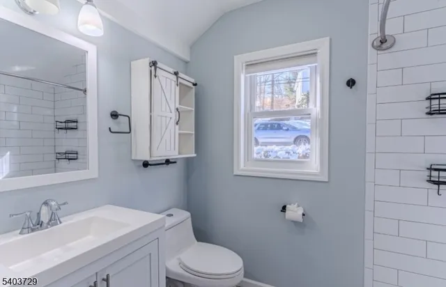 a view of entryway with a front door