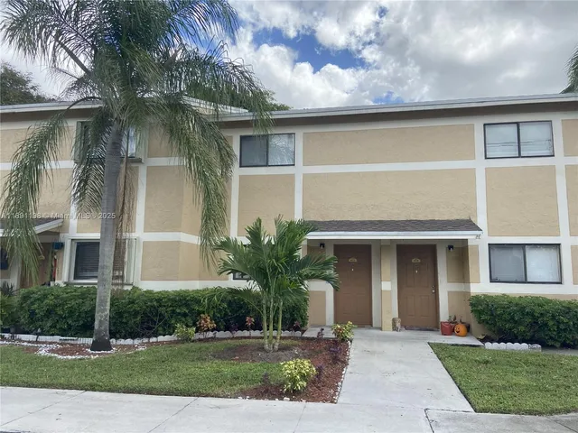 $2,500 | 413 Palm Circle East, Unit 1, Pembroke Pines, FL 33025