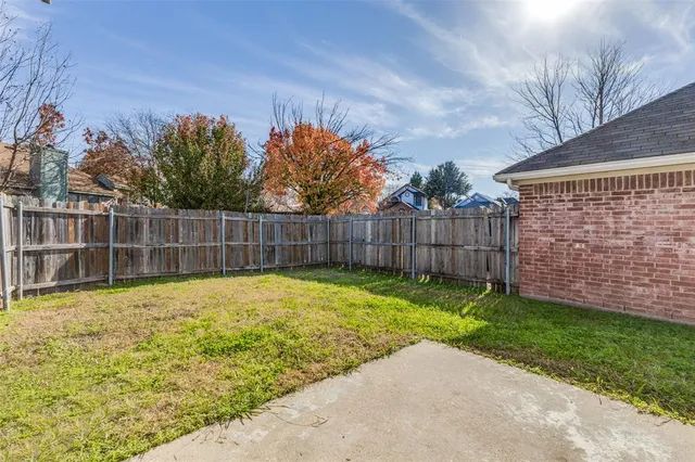 $2,100 | 920 Mossberg Lane, Mesquite, TX 75181