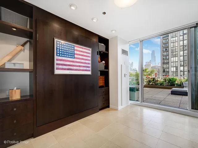 a view of entryway with livingroom