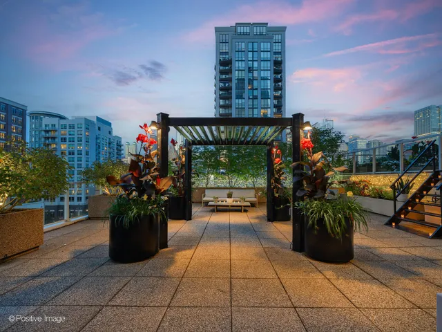 a view of a entryway with sitting area