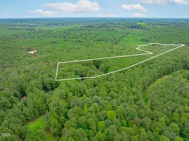 a view of a tennis court