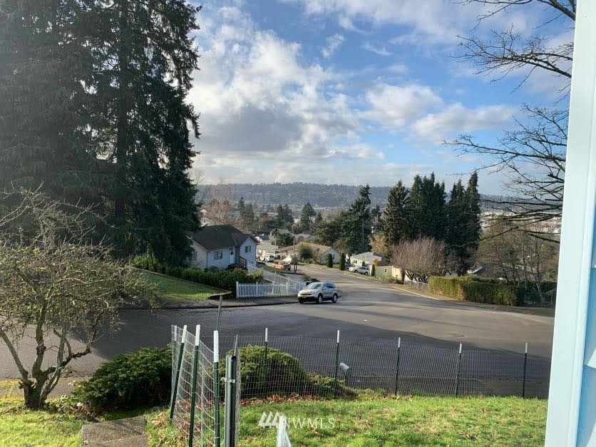 500 Windsor Place Northeast Renton, WA 98056 - Photo 2 of 14