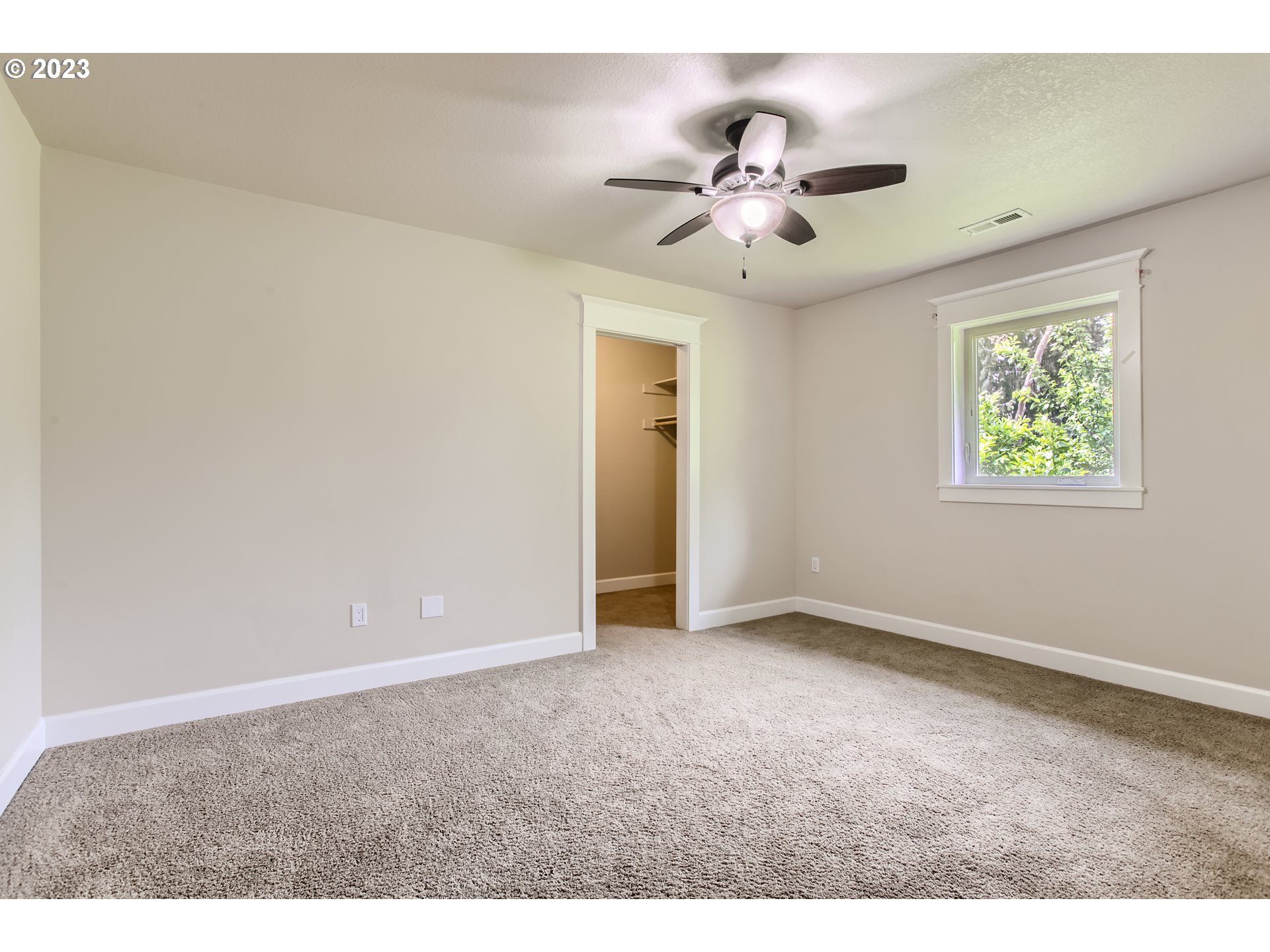 14033 South Livesay Road Oregon City, OR 97045 - Photo 23 of 35 Bedroom