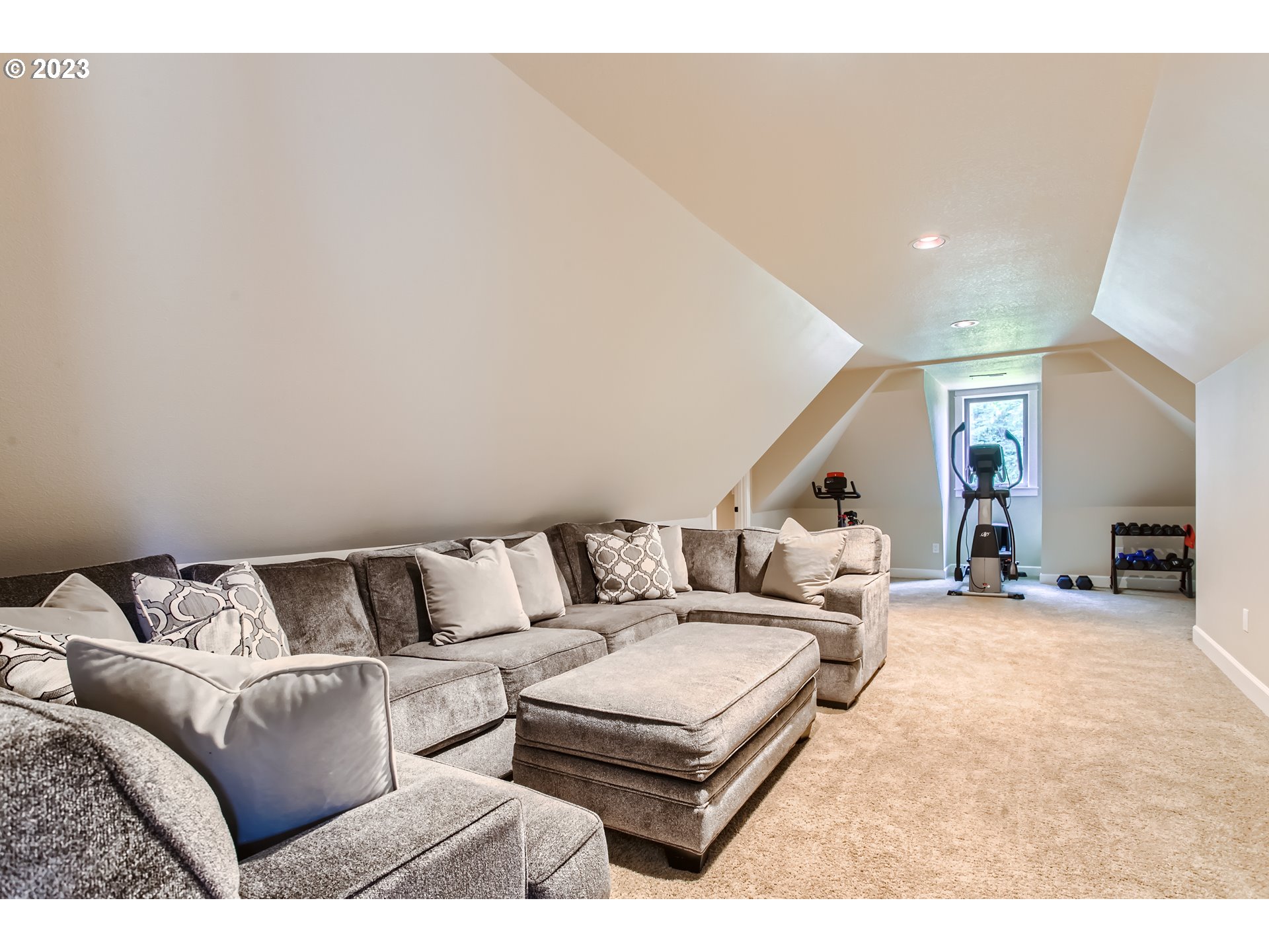 14033 South Livesay Road Oregon City, OR 97045 - Photo 25 of 35 Great Room