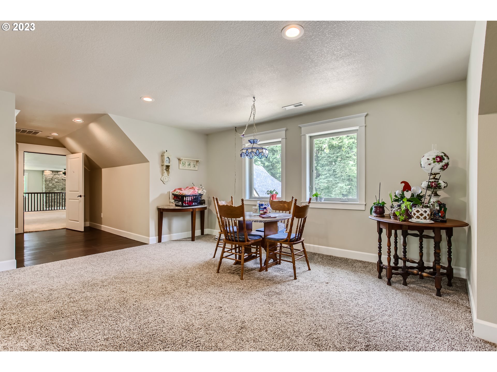 14033 South Livesay Road Oregon City, OR 97045 - Photo 28 of 35 Dining Area