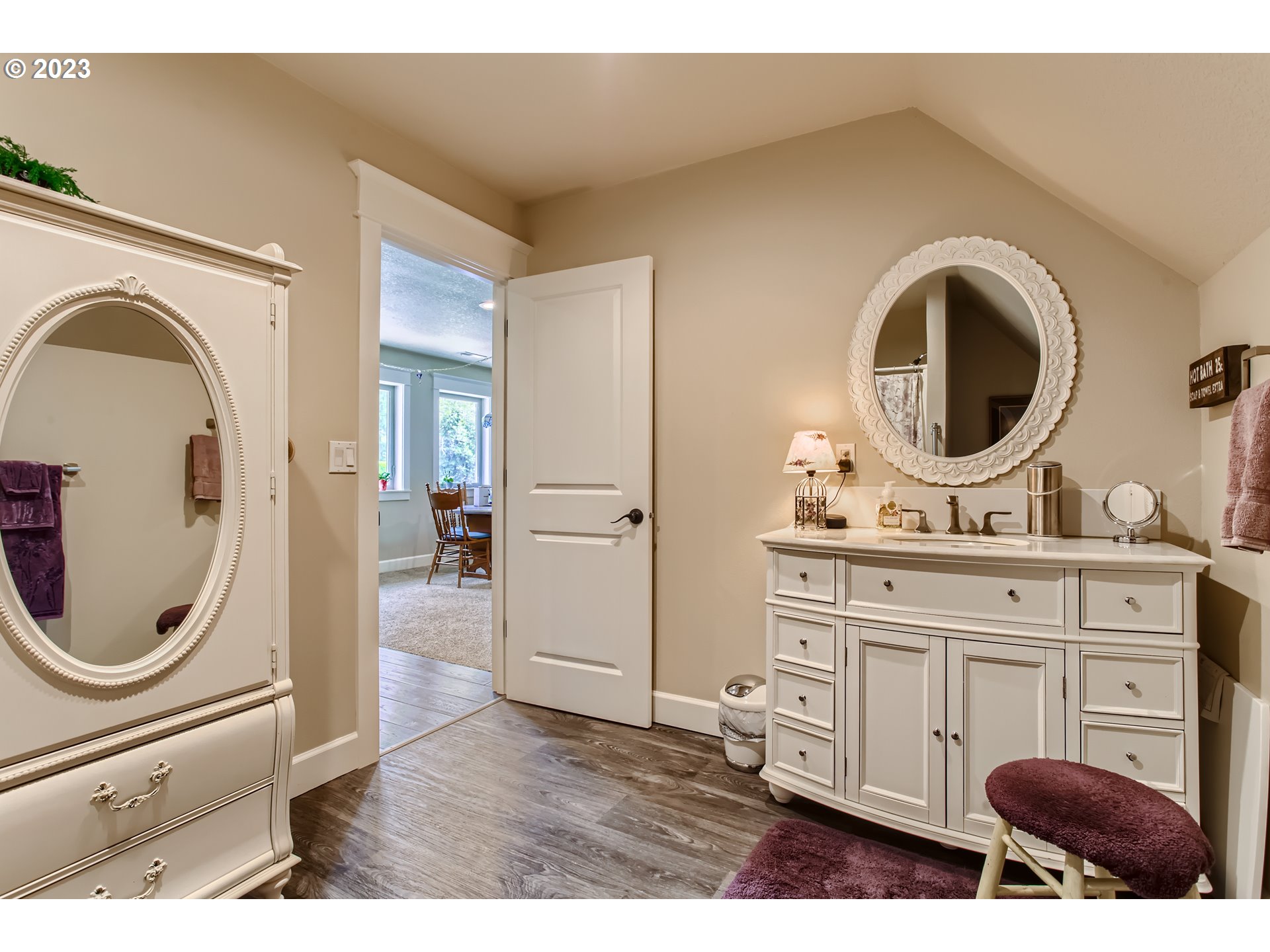 14033 South Livesay Road Oregon City, OR 97045 - Photo 29 of 35 Bathroom