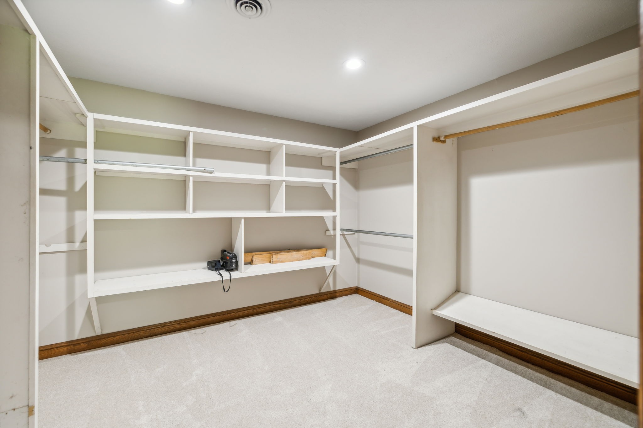 969 Trice Road Lebanon, TN 37087 - Photo 28 of 47 a room with walk in closet
