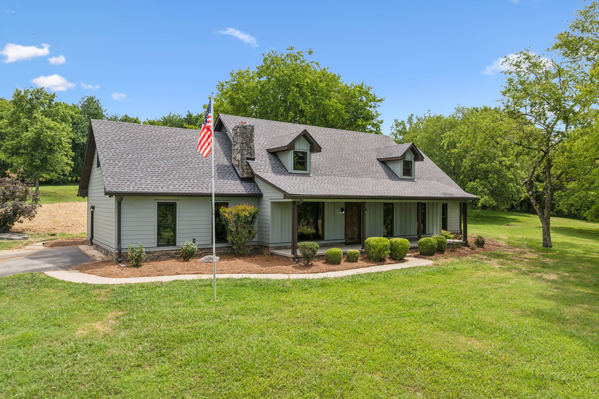 969 Trice Road Lebanon, TN 37087 - Photo 3 of 47 a front view of a house with garden