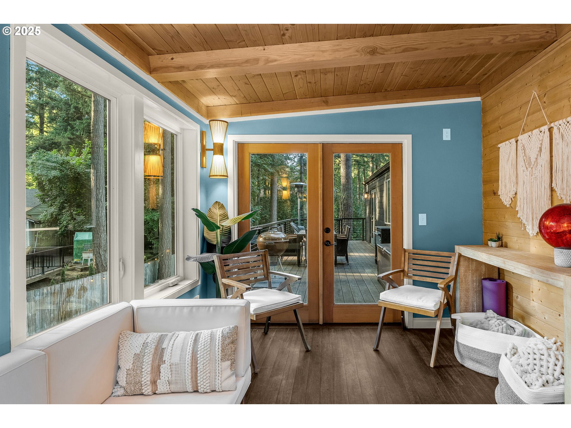 18863 Southwest Indian Springs Road Lake Oswego, OR 97035 - Photo 13 of 33 a living room with furniture and a large window