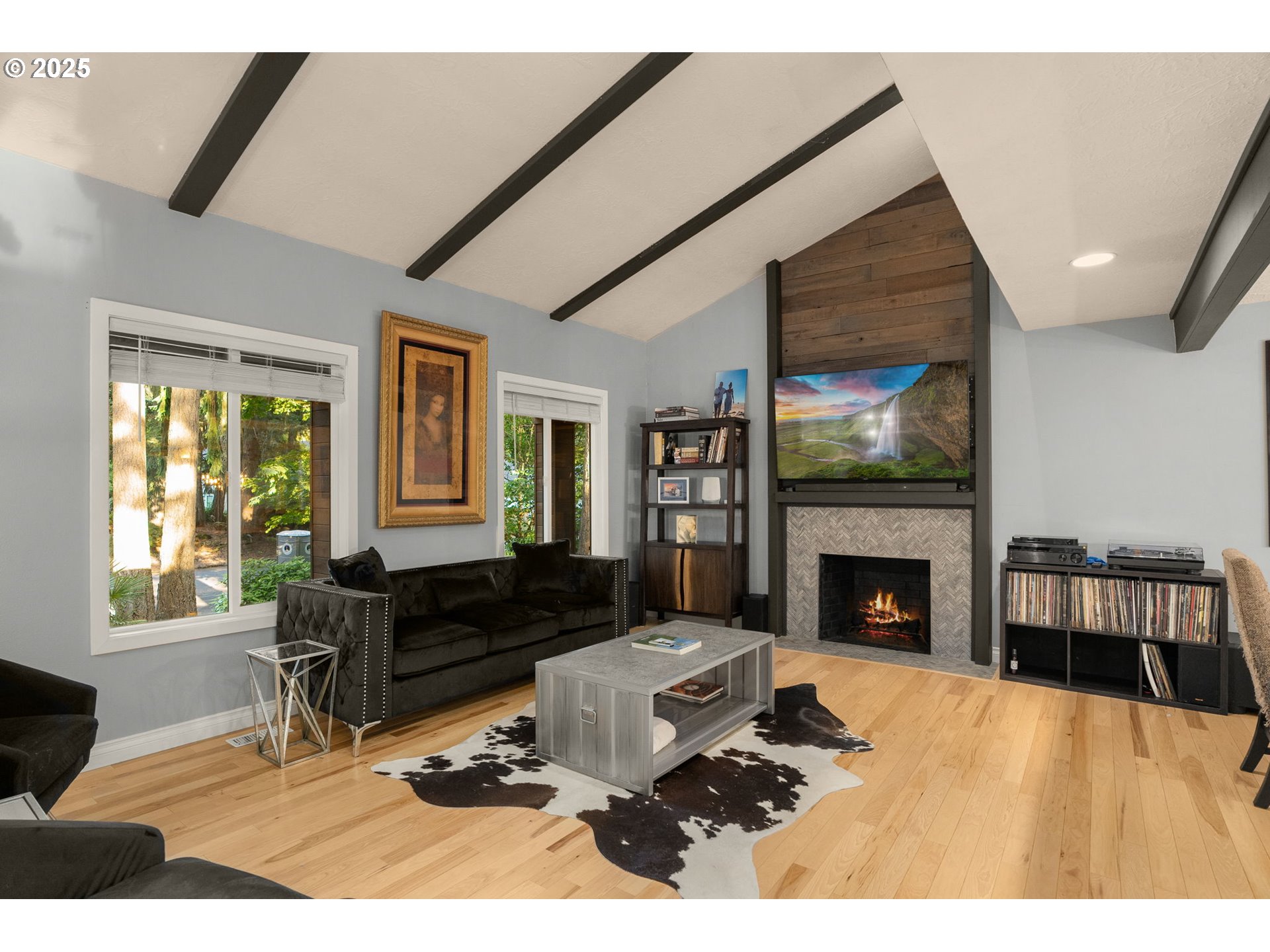 18863 Southwest Indian Springs Road Lake Oswego, OR 97035 - Photo 3 of 33 a living room with furniture and a fireplace