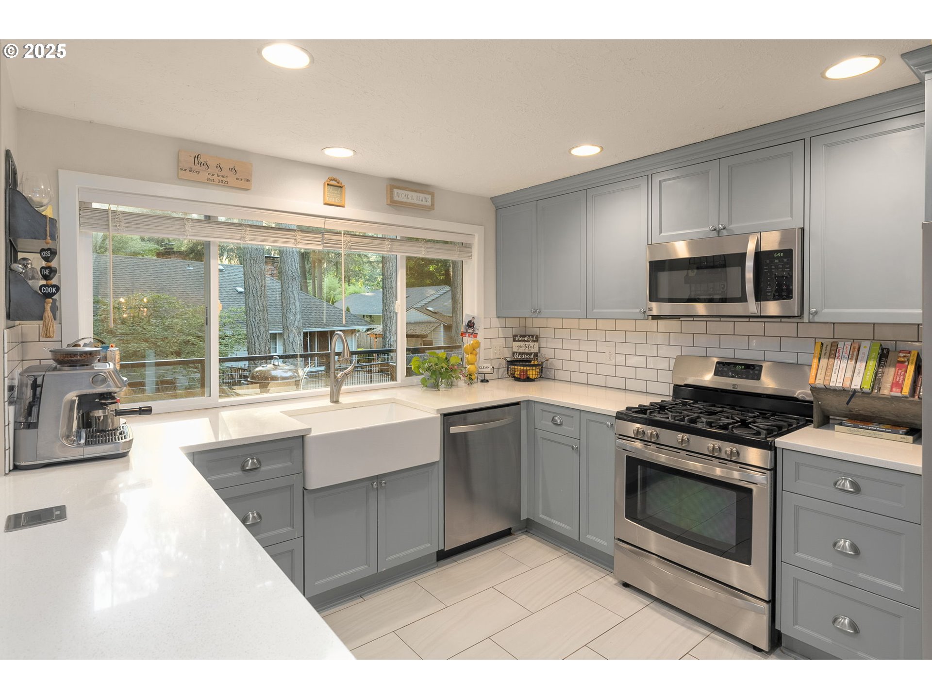 18863 Southwest Indian Springs Road Lake Oswego, OR 97035 - Photo 6 of 33 a large kitchen with stainless steel appliances granite countertop a stove and a sink