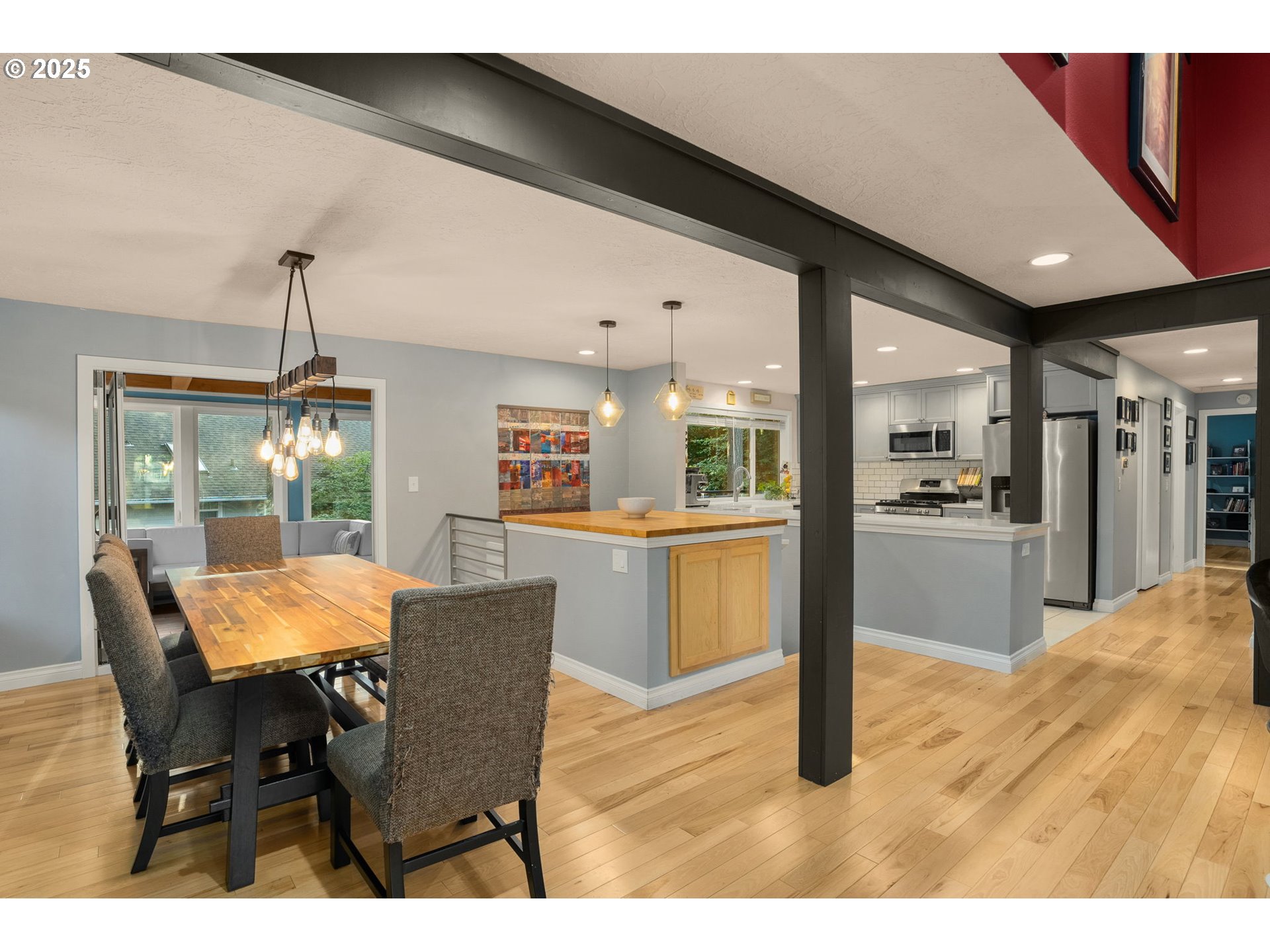 18863 Southwest Indian Springs Road Lake Oswego, OR 97035 - Photo 9 of 33 a dining room with furniture and window