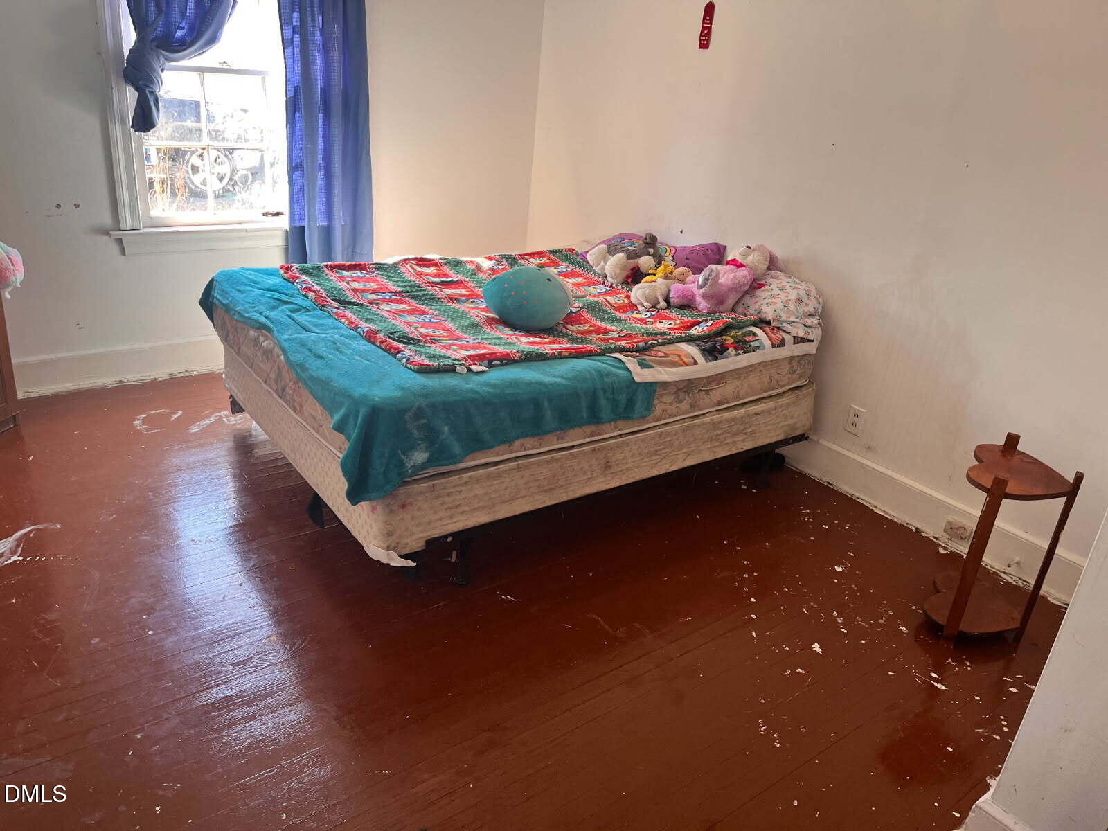 513 Pear Street Kinston, NC 28504 - Photo 10 of 11 a bedroom with bed and window