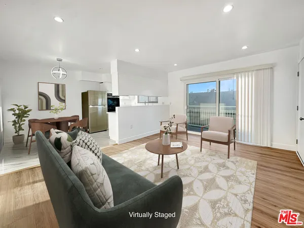 $2,395 | 220 East Hyde Park Boulevard, Unit 4, Inglewood, CA 90302