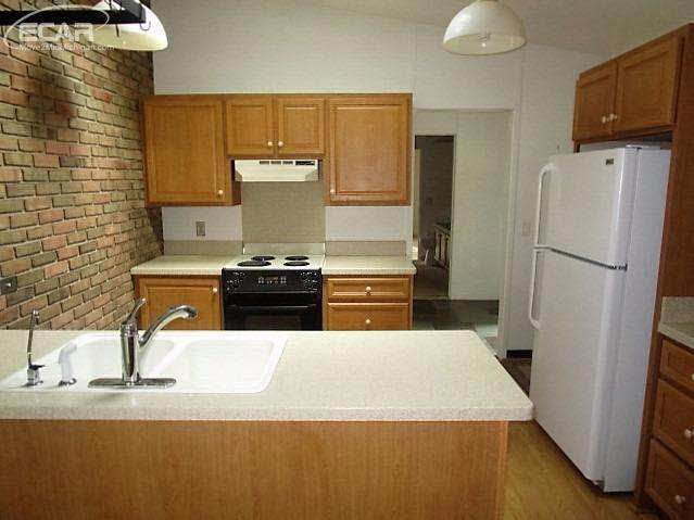 13455 White Lake Road Fenton, MI 48430 - Photo 11 of 30 21173594-10.JPG